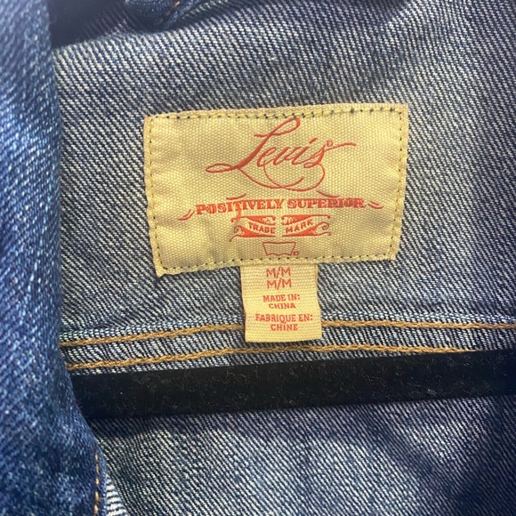 Levis Cropped Jean Jacket - Picture 2 of 3